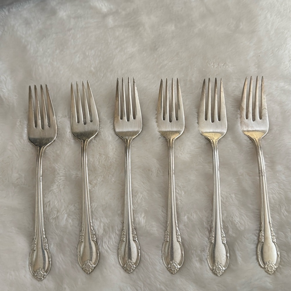 1847 Roger’s Bros Remembrance Silver Plate Vintage Dessert Forks